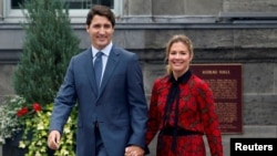 PM Kanada Justin Trudeau dan istrinya, Sophie Gregoire Trudeau di Ottawa (foto: dok). 
