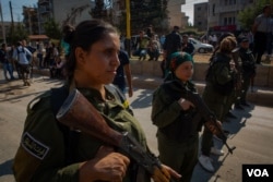 Pripadnice kurdskih snaga stoje na mitingu podrške kurdskim milicijama, u Kamaški, Sirija, 23. oktobra 2019.