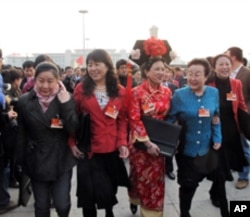 人大代表来到人民大会堂