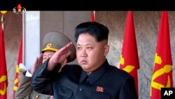 朝鲜领导人金正恩10月10日在平壤阅兵。