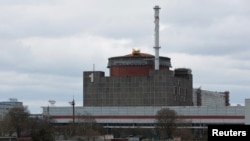 FILE: Pembangkit Listrik Tenaga Nuklir Zaporizhzhia selama konflik Rusia-Ukraina di luar Enerhodar di wilayah Zaporizhzhia, Ukraina yang dikuasai Rusia, 29 Maret 2023. (REUTERS/Alexander Ermochenko)
