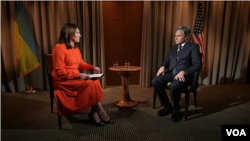  Šefica biroa Glasa Amerike za Istočnu Evropu Miroslava Gongadze razgovara sa državnim sekretarom Entonijem Blinkenom o krizi na rusko-ukrajinskoj granici, u Kijevu, 19. januara 2022. 