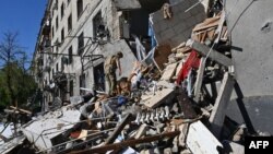 러시아의 공격을 받은 우크라이나 하르키우의 한 아파트 건물. 