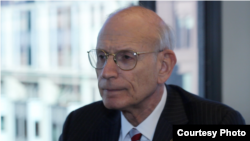 科文顿•柏灵律师事务所律师埃森•斯塔特（照片来源：视频截图）