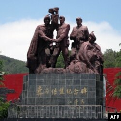 彝海结盟纪念碑