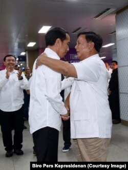 Prabowo dan Widodo bertemu di MRT.