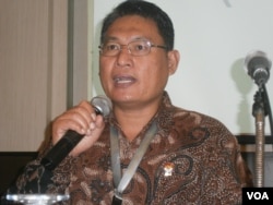Abdul Haris Semendawai. (VOA/Muliarta)
