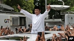 Prabowo Subianto meminta pendukungnya untuk tidak melakukan kekerasan.