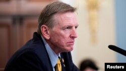 ARHIVA - Pol Gosar, republikanski kongresmen iz Arizone, na Kapitol hilu u Vašingtonu, 28. jula 2020. (Foto: Reuters/Bill Clark/Pool)