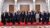 Presiden Mesir Abdel-Fattah el-Sissi (tengah) berfoto bersama kabinet Mesir yang baru yang dipimpin Perdana Menteri Mostafa Madbouly, di Istana Ittihadiya, Kairo, Mesir, Rabu, 3 Juli 2024. (Foto: Kantor Media Kepresidenan Mesir via AP)