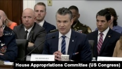 美国国防部长海格塞斯。他今天在众议院军事委员会作证时被问到了有关“奥库斯”审议的问题。 