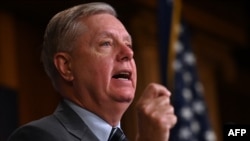 资料照：共和党联邦参议员格雷厄姆（Sen. Lindsey Graham, R-SC）2019年12月9日在记者会上发言。