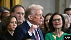 特朗普宣誓就职。