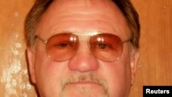 詹姆斯·霍奇金森，伊利诺伊居民。图为他在社交媒体上的照片。