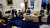 Presiden AS Joe Biden bertemu dengan para senator dari Partai Republik untuk membahas bantuan krisis COVID-19, di Oval Office, Gedung Putih, di Washington, 1 Februari 2021. (Foto: Reuters)