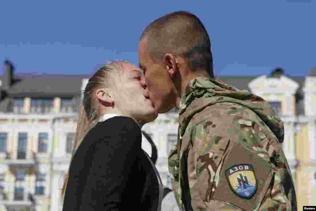 A woman kisses her boyfriend, a volunteer of Ukrainian self-defence battalion "Azov", who came back from the front line in the eastern regions of Ukraine, in Kyiv, Sept. 15, 2014.