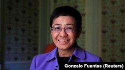Maria Ressa, jurnalis dan CEO situs web berita Filipina, Rappler, berfoto sebelum menghadiri konferensi pers yang digelar Wartawan Tanpa Tapal Batas, di Paris, Perancis, 11 September 2018. 