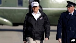 在马里兰州安德鲁斯空军基地，特朗普步行登上空军一号前往南部边境。（2019年1月10日）