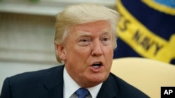 川普总统在白宫主持会议