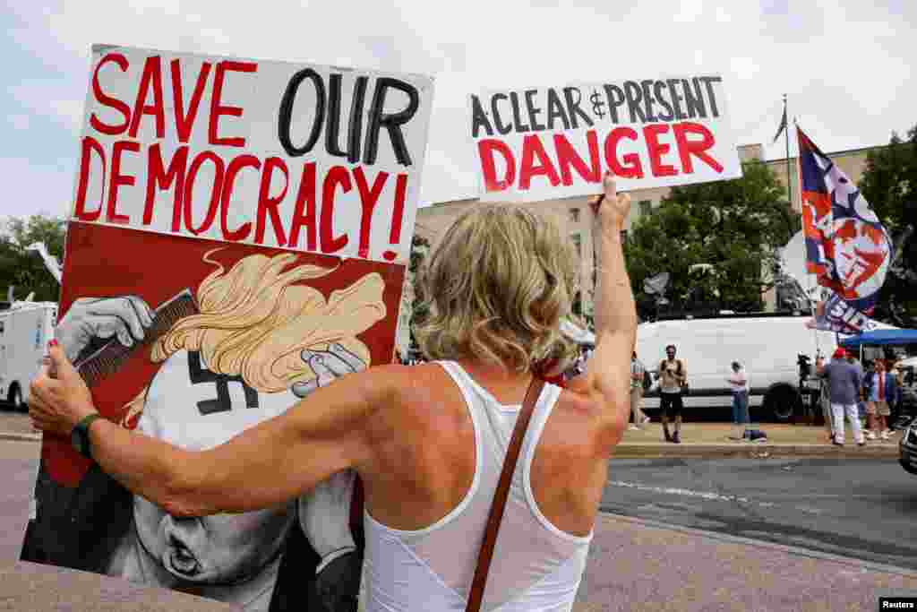 Protivnica Donalda Trampa pred federalnim sudom (Foto: REUTERS/Kevin Wurm)