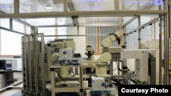 资料照片：英国曼彻斯特大学研制的机器人（2015年7月21日）