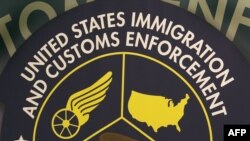 Elembo ya Département ya Intérieur mpe bokengi ya immibration mpe douanes (ICE) esika bapaya bakangamaka mpe bazongisamaka na Raymondville, Texas, Etats-Unis, 10 mai 2017. 