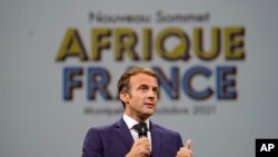 Presiden Prancis Emmanuel Macron menyampaikan pidato dalam KTT Afrika Baru-Prancis 2021, di Montpellier, pada 8 Oktober 2021. (Foto: AP/Daniel Cole)