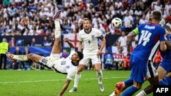 Lokacin da Jude Bellingham ya zura kwallo a ragar Slovakia a gasar kasashen nahiyar turai ta UEFA a Jamus.