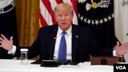 លោក​ប្រធានាធិបតី ដូណាល់ ត្រាំ ថ្លែង​ក្នុង​អំឡុងពេល​នៃ​កិច្ចប្រជុំ​គណៈរដ្ឋមន្ត្រី​ នៅ​សេតវិមាន ថ្ងៃ​ទី​១៩ ខែឧសភា ឆ្នាំ​២០២០។ 