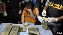 Seorang perempuan warga negara Inggris tertangkap menyelundupkan kokain di bandara Ngurha Rai, Denpasar (foto: Muliartha). 