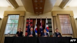 (왼쪽부터) 페니 웡 호주 외교장관, 리처드 말스 호주 부총리 겸 국방부 장관, 조태열 한국 외교부 장관, 신원식 한국 국방부 장관이 1일 멜버른에서 열린 한-호주 외교 및 국방장관 회담 후 공동 기자회견을 했다.