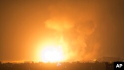 Serangan udara Israel di Gaza City, Kamis pagi, 9 Agustus 2018. 