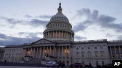 资料照片：美国国会大厦。（2023年12月6日）