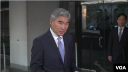 성 김 국무부 대북특별대표가 18일 미한 북핵 수석협의를 마치고 관련 내용을 발표하고 있다.