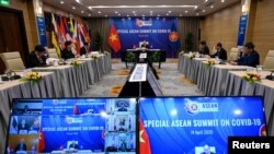 PM Vietnam Nguyen Xuan Phuc menggelar KTT Virtual ASEAN membahas COVID-19 di Hanoi, 14 April 2020.