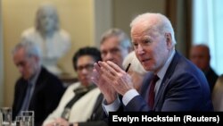 Predsednik Džozef Bajden tokom sastanka sa članovima svog kabineta (Foto: REUTERS/Evelyn Hockstein)