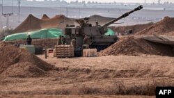 Izraelska artiljerija se sprema za napad kod grada Sderota, blizu granice sa Pojasom Gaze (Foto: Thomas COEX/AFP)