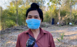 អ្នកស្រី ផាន់ ផុនណា អាយុ៤៩ឆ្នាំ សហគមន៍អរបួនលើ ដែលលែងបរបាញ់ផងនិងចូលរួមល្បាតផងដែរ និយាយជាមួយវីអូអេនៅស្រុកកោះញែក ខេត្តមណ្ឌលគិរី កាលពីថ្ងៃទី១៨ មករា ឆ្នាំ២០២១។ (ទុំ ម្លិះ/វីអូអេ)