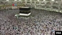 Kebijakan Pemerintah Arab Saudi menghentikan sementara kegiatan umrah untuk mencegah penyebaran virus korona diprediksi merugikan biro-biro perjalanan Indonesia hingga triliunan rupiah. (Foto: ilustrasi).