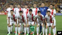 2015年1月22日，中国足球队在十六届足球亚洲杯上获得三场胜利后挺进四分之一决赛。赛前中国队员在澳大利亚布里斯班赛场合影。