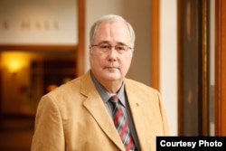 维吉尼亚大学法学院教授罗伯特•特纳