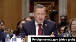 前国安顾问、被特朗普总统提名为美国常驻联合国代表的华尔兹参加参议院外交关系委员会为确认这项提名而举行的听证会。(2025年7月15日)