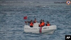 남중국해에서 항해하는 중국 해양경비대 단정 (자료사진)