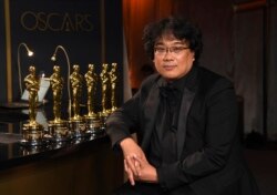 韩国导演奉俊昊是美国第九十二届奥斯卡金像奖的最大赢家。（2020年2月9日）