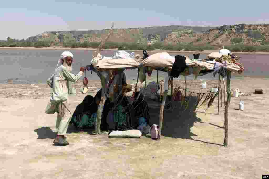 د ایران د سیستان او بلوچستان په ایالت کې یو کپ پلورونکی