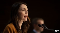 រូបឯកសារ៖ នាយករដ្ឋមន្រ្តីនូវែលសេឡង់ អ្នកស្រី Jacinda Ardern ថ្លែងអំឡុងពេលសន្និសីទសារព័ត៌មានមួយអំពីជំងីកូវីដ១៩ នៅ​សភា ក្នុងក្រុង Wellington កាលពីថ្ងៃទី០៨ ខែមិថុនា ឆ្នាំ២០២០។ 