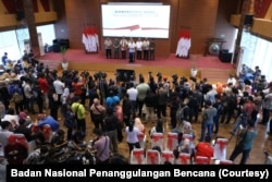 Para jurnalis sedang meliput konferensi pers. (Foto:Badan Nasional Penanggulangan Bencana/BNPB)