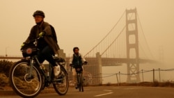 加州野火造成的黄烟笼罩着旧金山金门大桥的天空。(2020年9月10日)