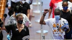 Neki Amerikanci putovali su satima da bi u mimohodu prošli pored tela Džordža Flojda, 8. juna 2020.