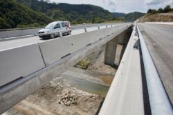 Petlja Mateševo iznad rijeke Tare na prioritetnoj dionici auto puta Bar - Boljare (Foto: Pobjeda/Stevo Vasiljević)